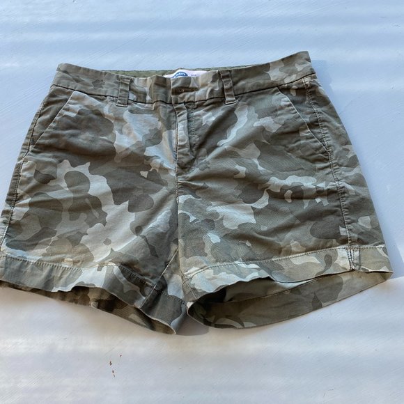 Old Navy Pants - 🥳 3 for $20 sale! Bundle and save! Old Navy Everyday Camo shorts size 6
